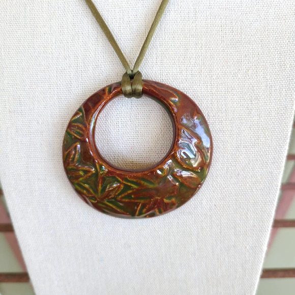 Ceramic Pendant Necklace with Silk Adjustable Rope Handmade Green Leaf Round 2" - Picture 3 of 8